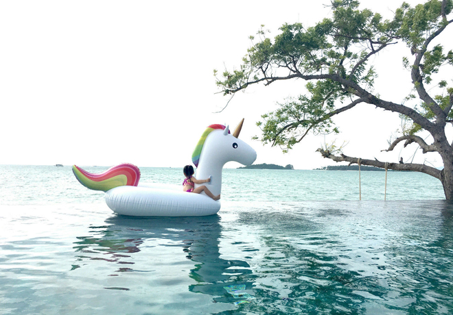 target giant unicorn float