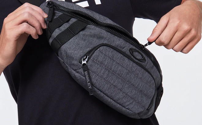 Oakley Shoulder Bag $15 (Reg $30) | Free Stuff Finder