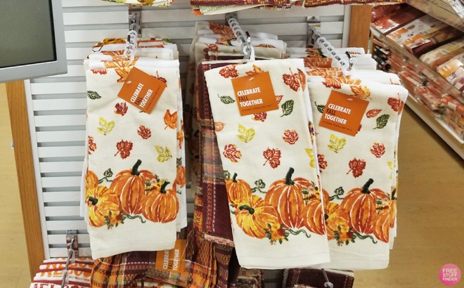 Kitchen Towels 2-Pack $6 (Reg $14)