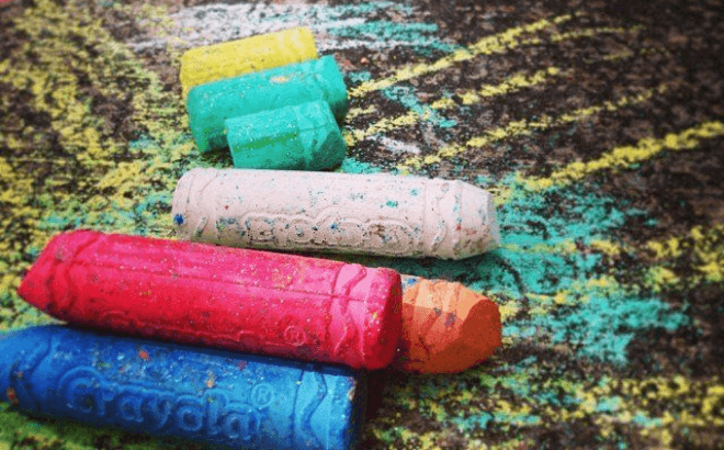 Crayola Glitter Sidewalk Chalk $3.89