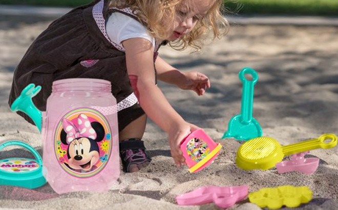 Disney Minnie Mouse Watering Set $10.98