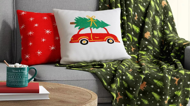 Wondership Holiday Printed Tree Green Plush Throw Blanket