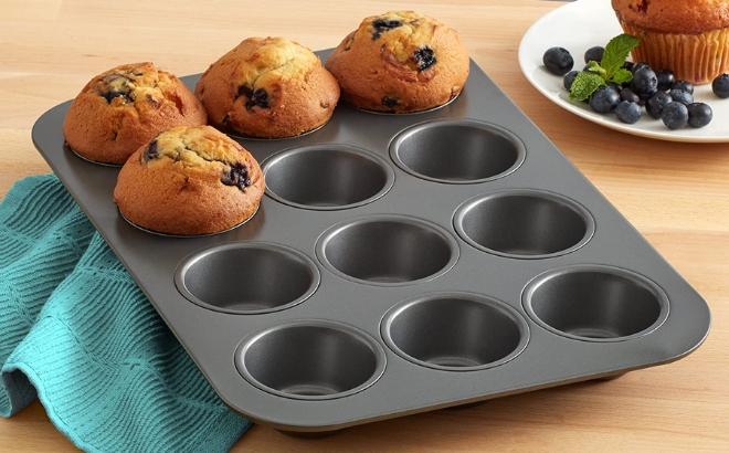 Chicago Metallic Professional 12 Cup Non Stick Muffin Pan