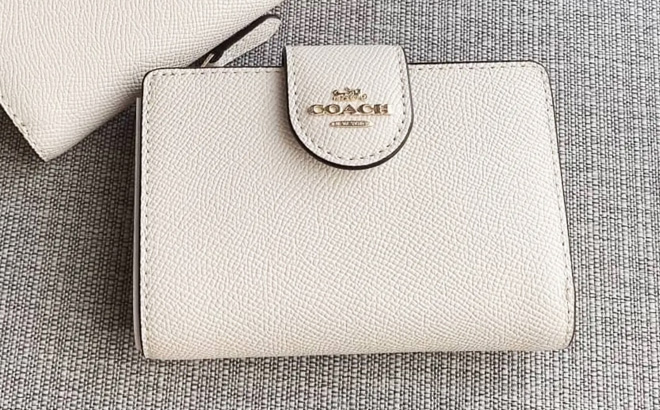 Cocah Outlet Corner Zip Wallet3