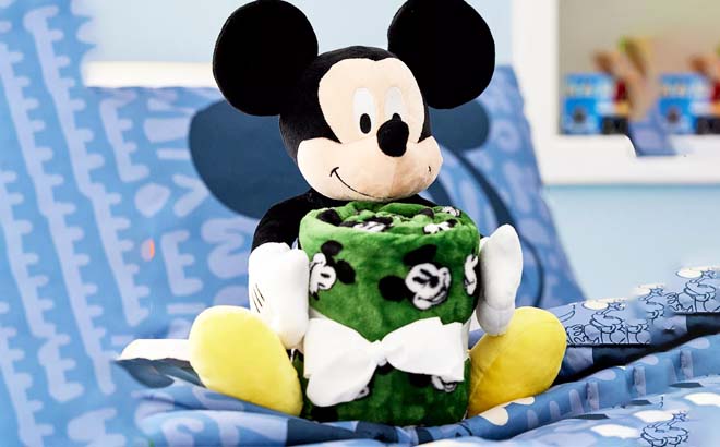 Disney Kids Mickey Mouse Throw Set