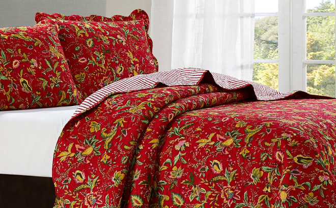 Red Reversible 3 Piece Quilt Set