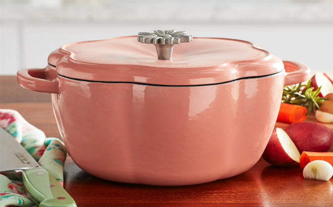 The Pioneer Cast Iron Dutch Oven