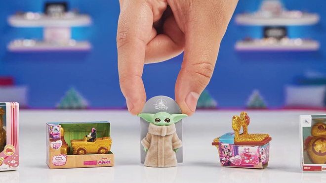 5 Surprise Disney Mini Brands Series 2 Holding Starwars Guru