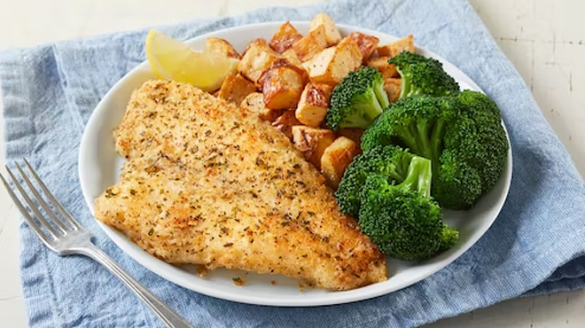 Bob Evans Lemon Pepper Sole Fillet Dinner Bell Plate