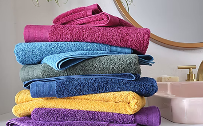 Distant Lands Perfect Color Fade Resistant Bath Towel