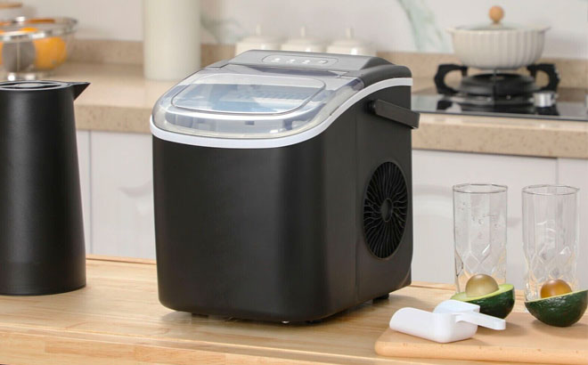 Portable Ice Maker on a Ktchen Countertop