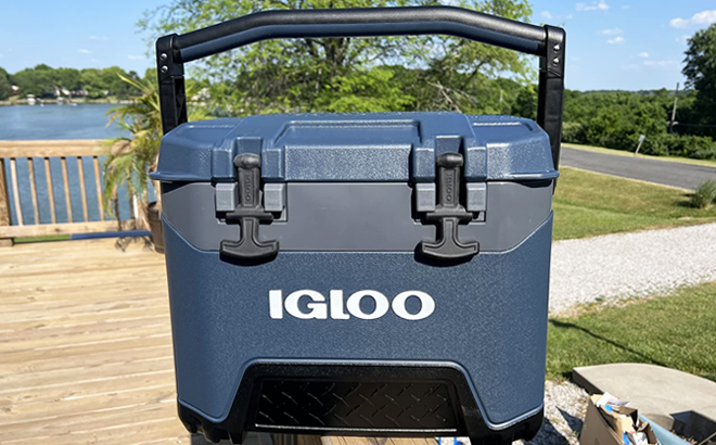 Igloo Heavy Duty 25 Quart BMX Ice Chest Cooler in Rugged Blue Color