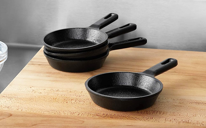 AmazonCommercial 3.5-Inch Cast Iron Skillet 4-Pack