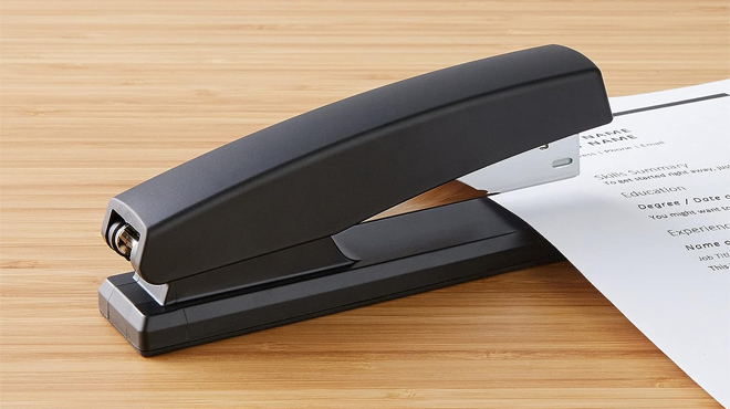 Amazon Basics Stapler with 1000 Staples