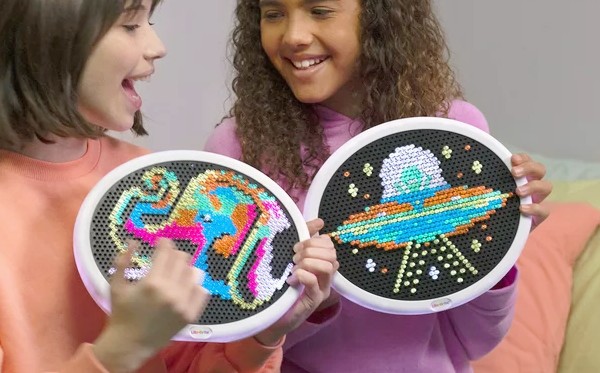 KId playing with Lite Brite Mini Oval HD Toy