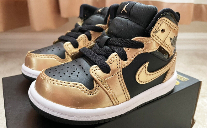 Nike Jordan 1 MID SE Toddler Shoes in Metallic Gold