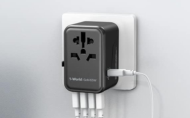 Universal Travel Adapter Black