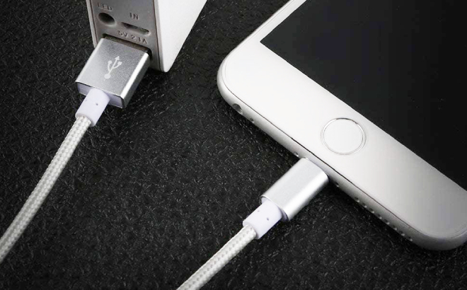 iPhone Charging Through a Powerbank Using Lightning Cable