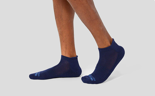 A Man Wearing a Pair of Mens ComfortAnkle Running Socks 2