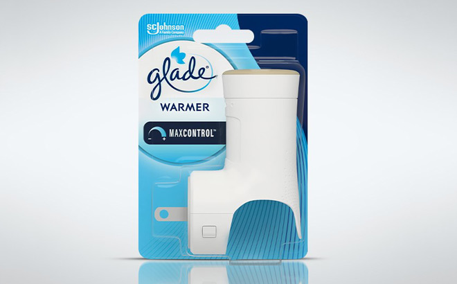 Glade Oil Warmer Pack on Gray Background