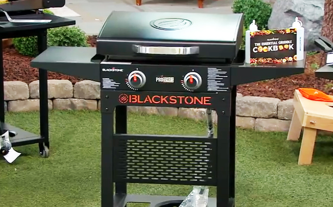 Blackstone 22 Inch Outdoor 2 Burner Griddle Bundle