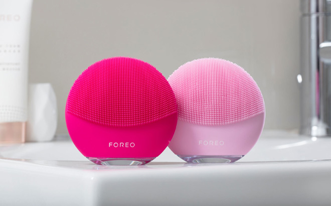 Foreo Luna Mini 3 T Sonic Facial Cleanser Exfoliator in Fuchsia and Pearl Pink Color