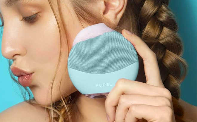 Foreo Luna Mini 3 in Mint Color