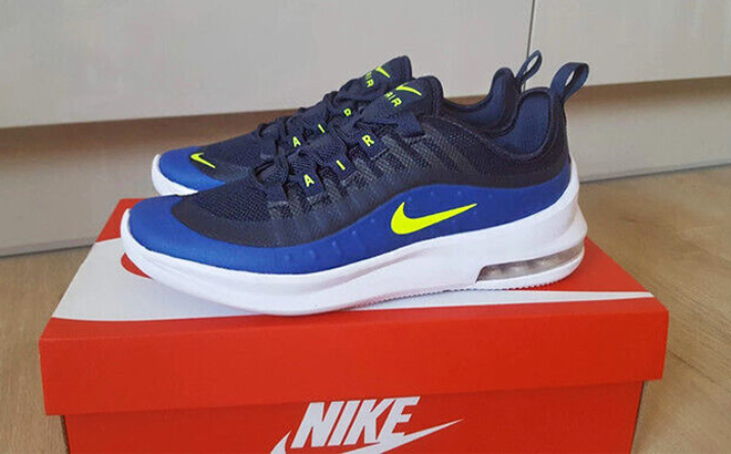 Nike Air Max Axis Toddler Shoes in Midnight Navy Color on the Nike Box