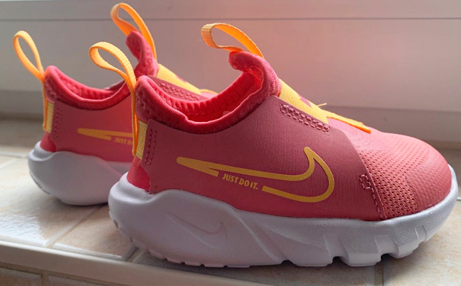 Nike Flex Runner Shoes in Coral Chalk Color