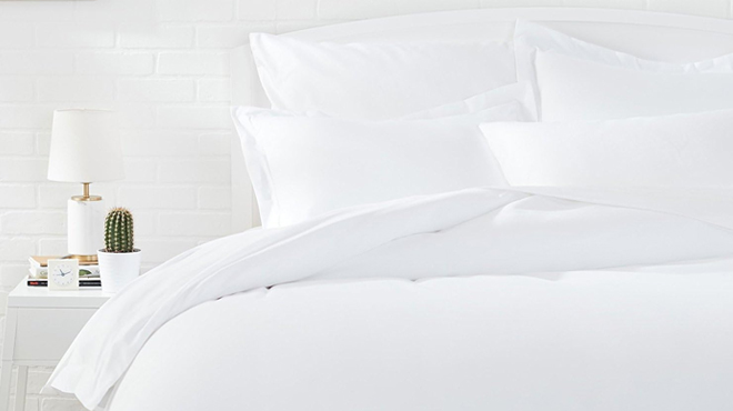 Amazon Basics 3 Piece Lightweight Microfiber Duvet Cover Set in Bright White Color