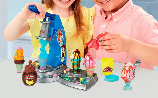 Kids are Playing with Play Doh Kitchen Creations Drizzy Ice Cream Playset