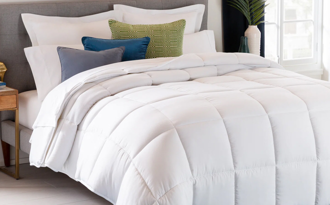 White All Season Polyester Down Alternative Comforter