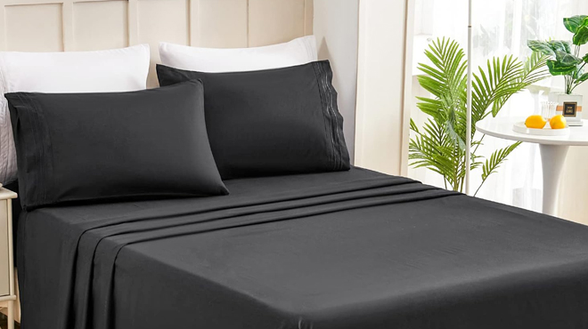 4 Piece King Sheet Set in Black