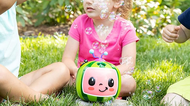 CoComelon NO Spill Musical Bubble Machine