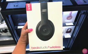 Hand holding Beats Studio3 Wireless Noise Cancelling Headphones Black