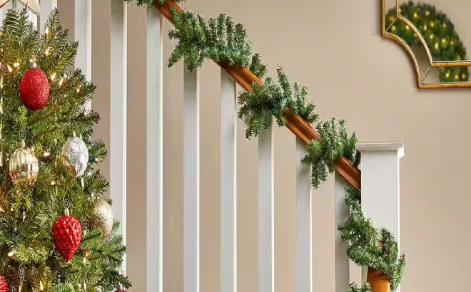 LED Pre Lit Kingston Artificial Garland