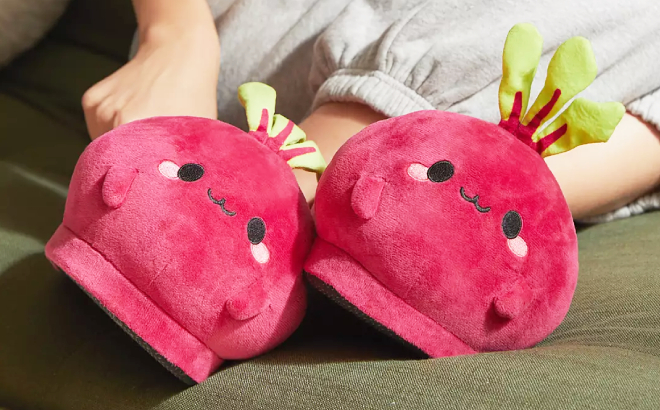 Smoko Billie Beet Plushie Slippers in Purple Coloric 1