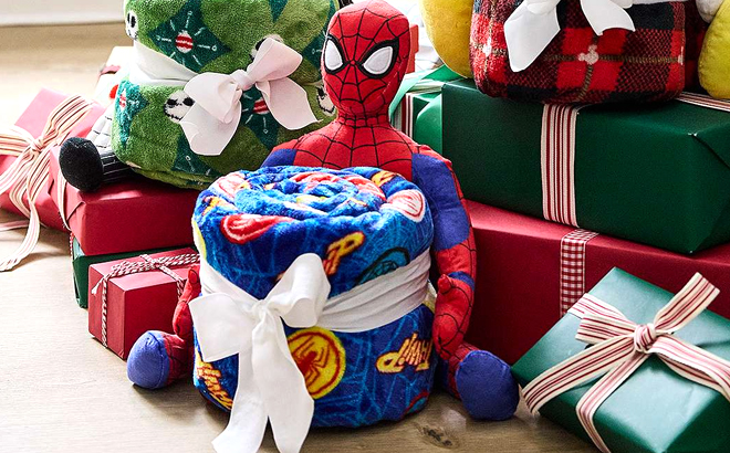 The Big One Marvel Spiderman Pillow Buddy & Throw Blanket Set