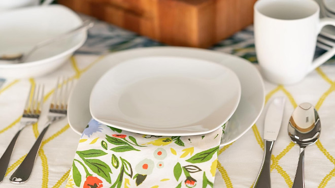 10 Strawberry Street Simply Square 16 Piece Dinnerware Set