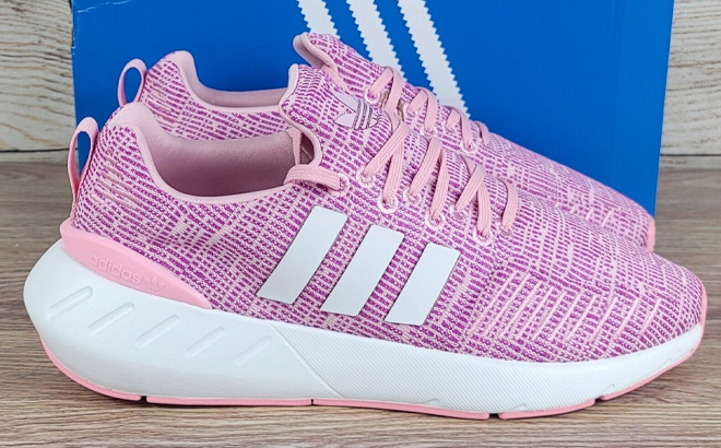 Adidas Kids Swift Run 22 Shoes in Pink Color