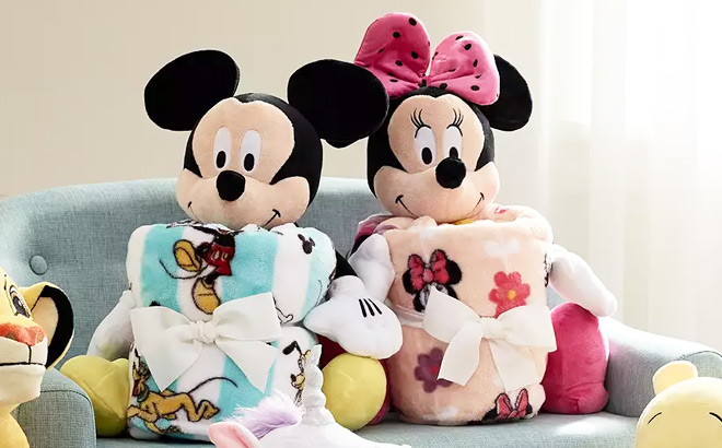 Disney Minnie and Mickey Mouse Buddy and Throw Set