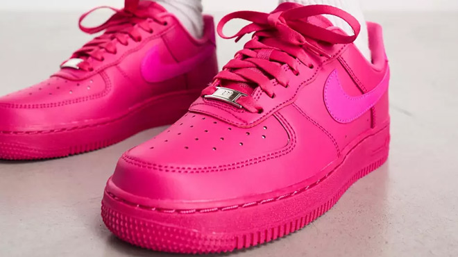 Nike Air Force 1 07 sneakers in fierce pink