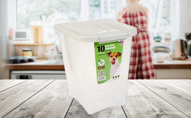 https://www.freestufffinder.com/wp-content/uploads/2023/12/Van-Ness-10-Pound-Pet-Food-Container-on-the-Table.jpg