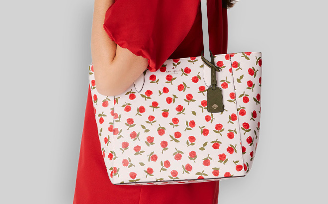 Women Wearing Kate Spade Dana Tote Bag