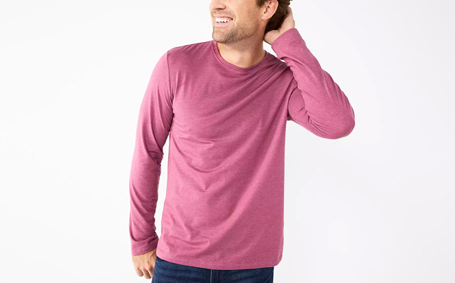 a Man Wearing an Apt 9 Mens Premier Flex Crewneck Tee