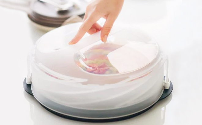 A Person Holding the Tupperware Expandable Cake or Pie Carrier