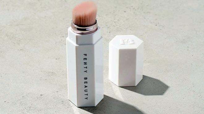 Fenty Beauty Portable Highlighter Brush 140