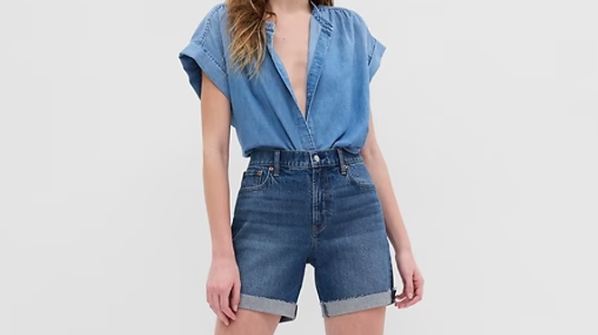 GAP 6 High Rise Midi Denim Shorts