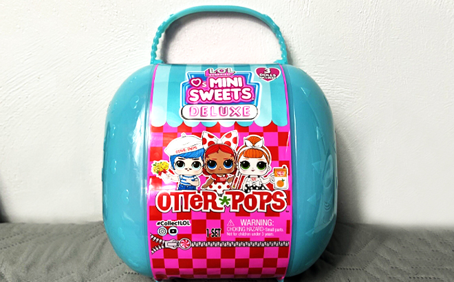 L O L Surprise Loves Mini Sweets Otter Pops Deluxe Pack