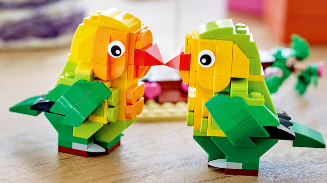 LEGO Valentine Lovebirds Building Toy Set